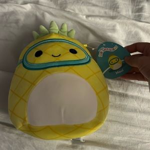 Pineapple squishamallow nwt